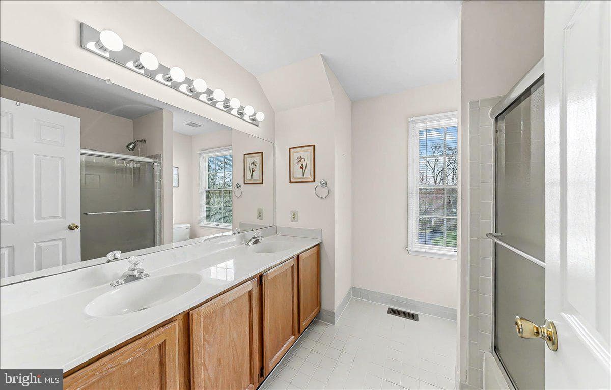 100 Trowbridge Lane photo 40