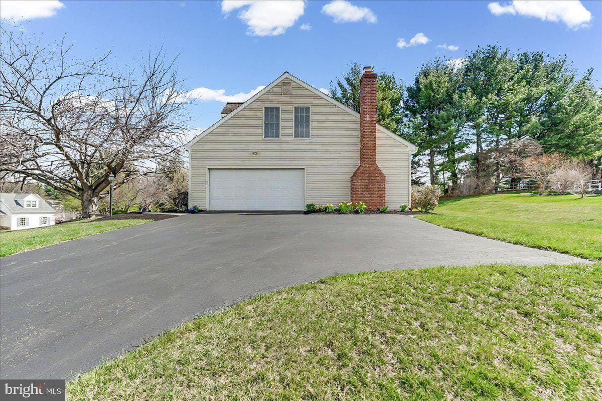 100 Trowbridge Lane photo 5