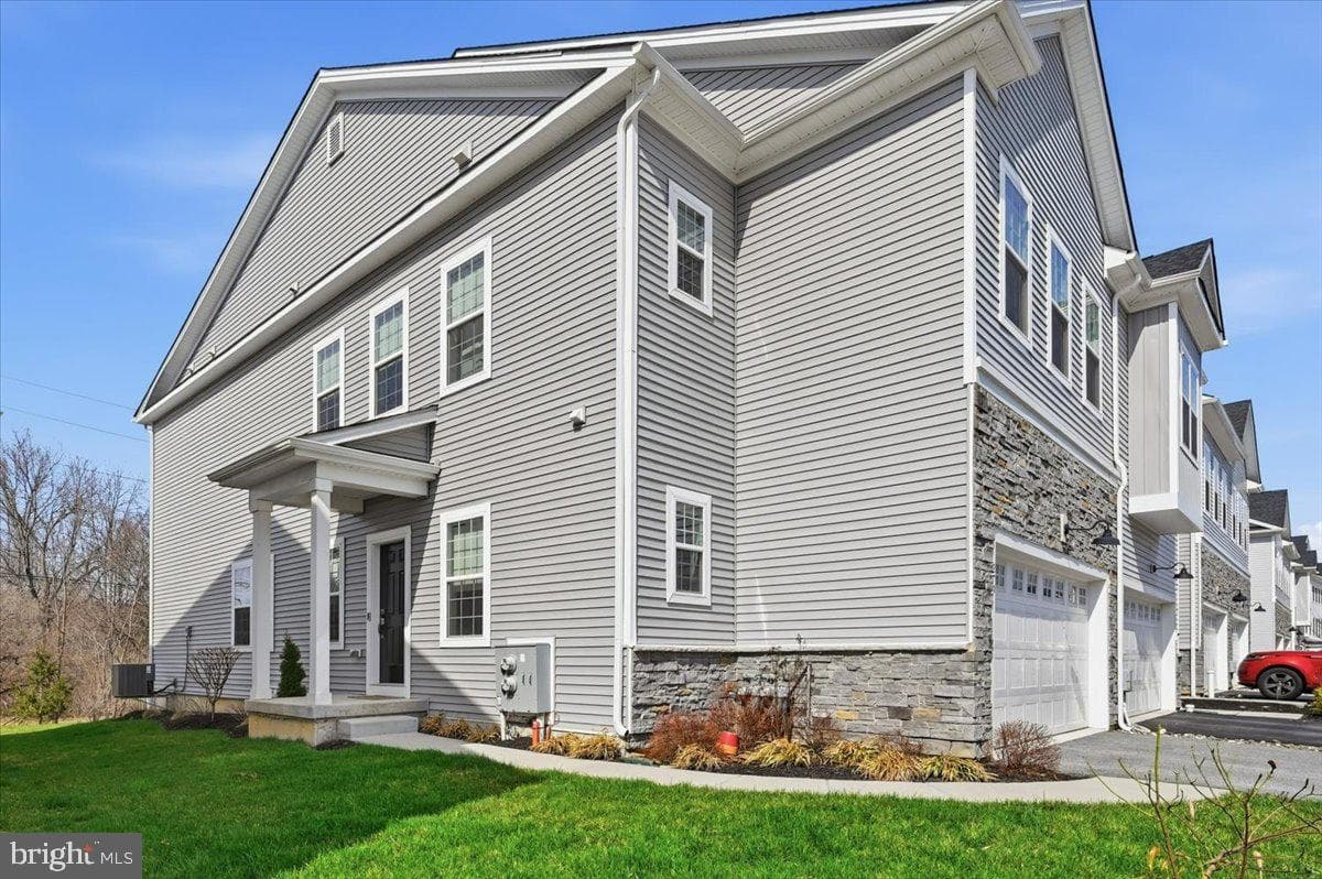 279 Red Leaf Lane photo 2
