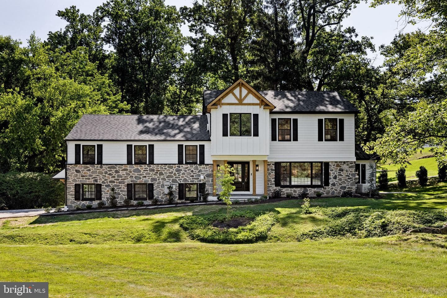 1179 Beaumont Road photo 1