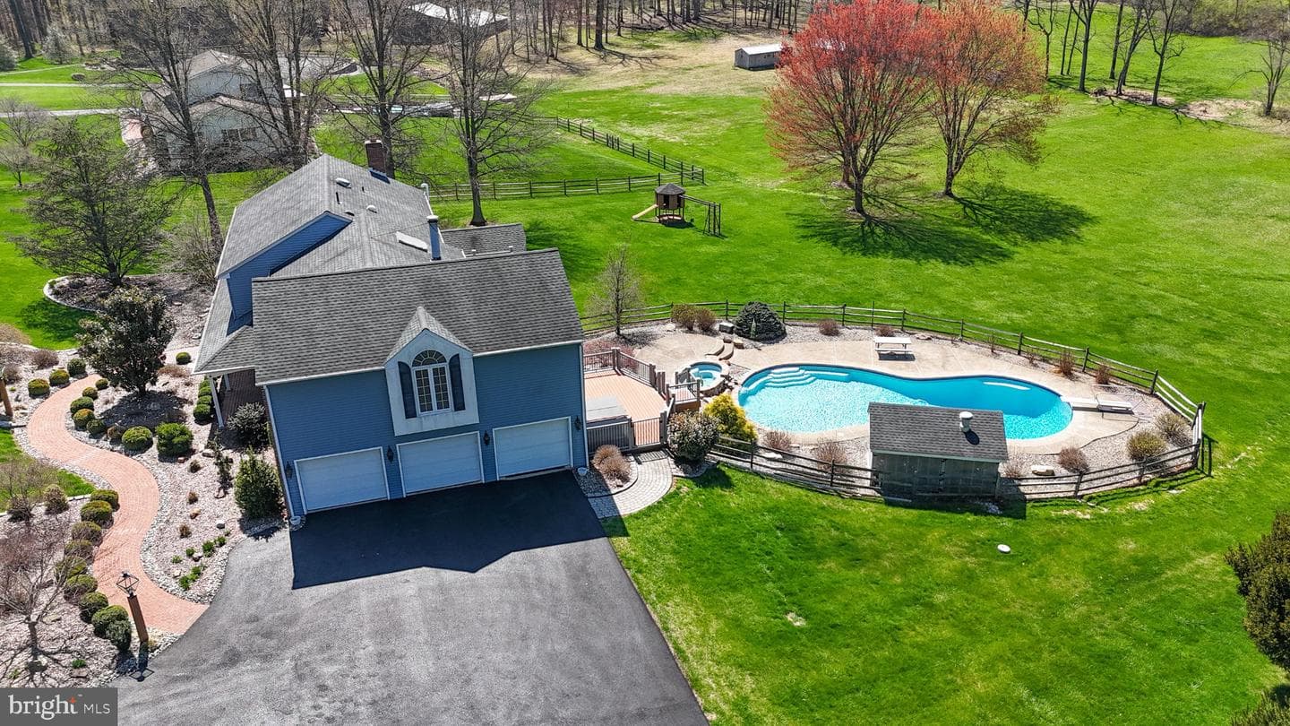 42 Eleanor Drive photo 4