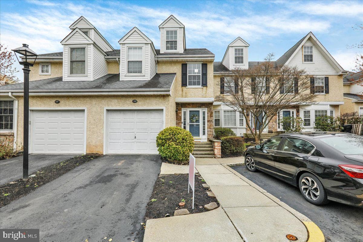 1302 Coventry Pointe Lane #1302