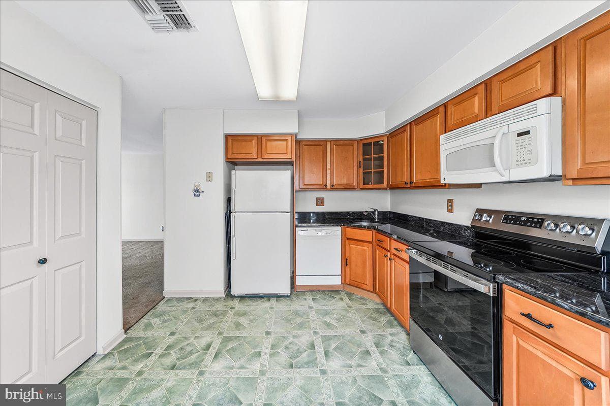 732 Bradford Terrace photo 10