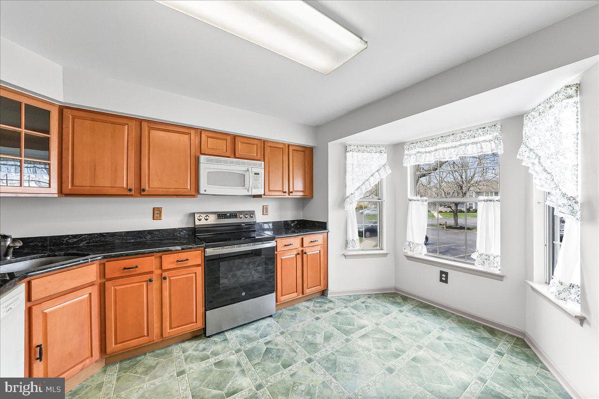 732 Bradford Terrace photo 9