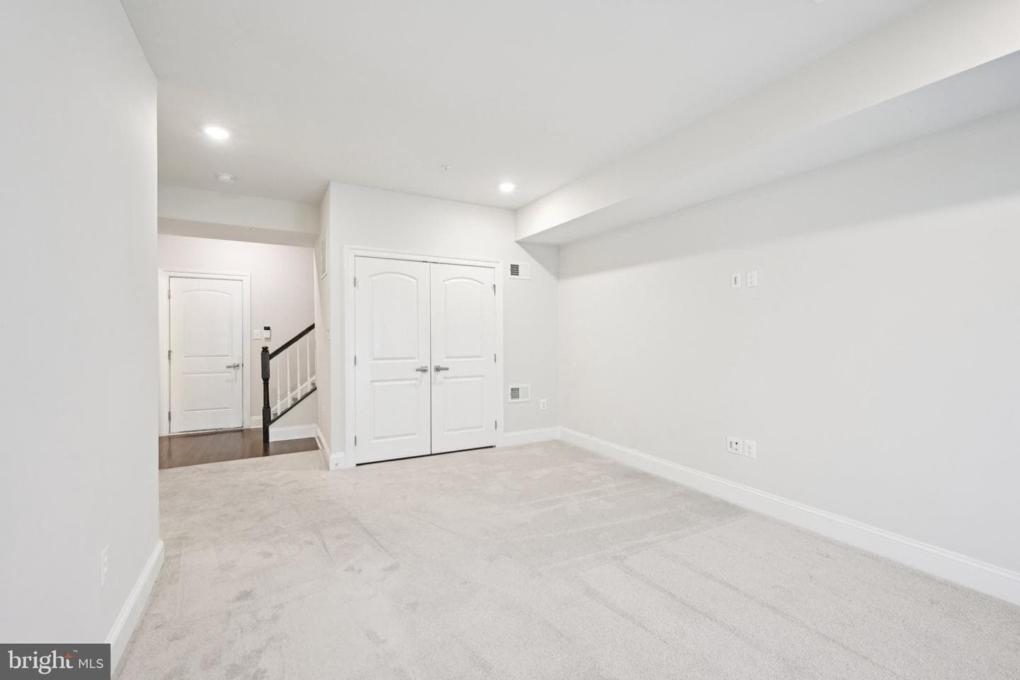 833 Stonecliffe Road photo 29