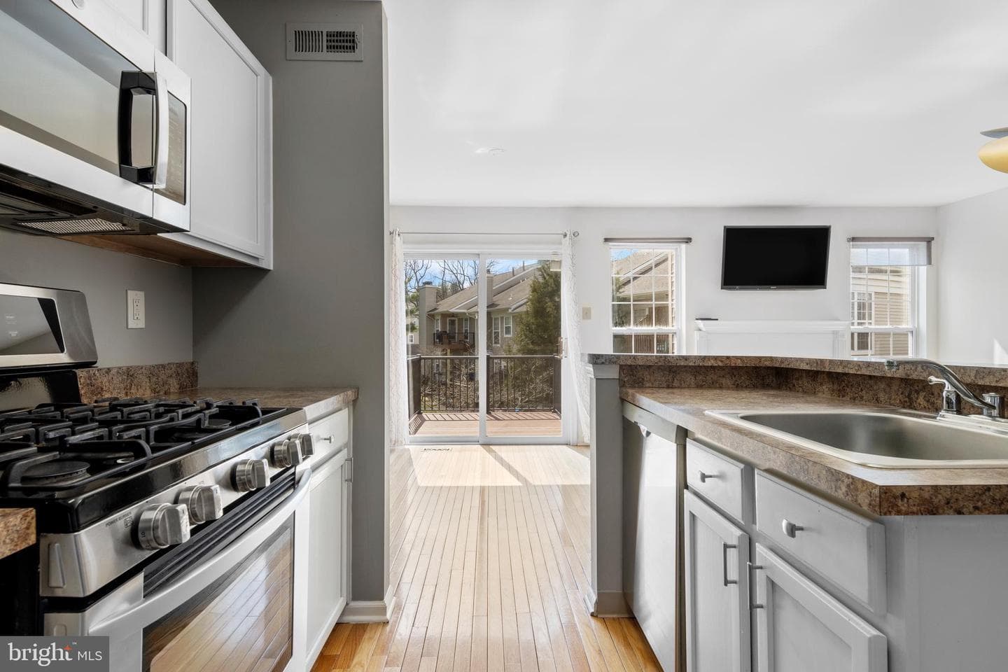 112 Stewarts Court #406 photo 17
