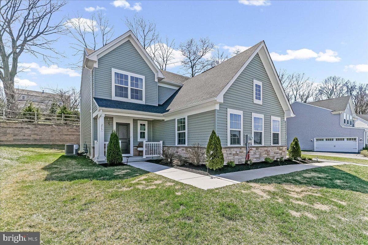 215 Sloan Drive photo 1