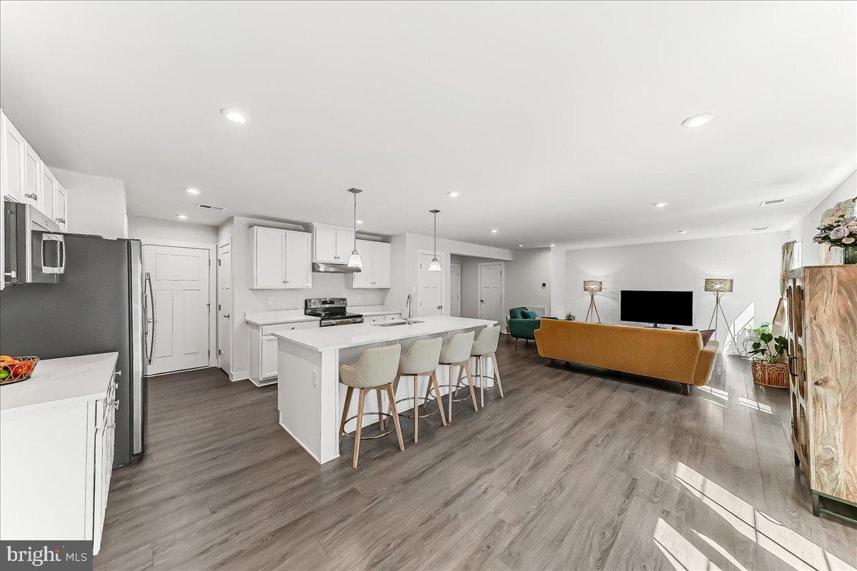 215 Sloan Drive photo 11