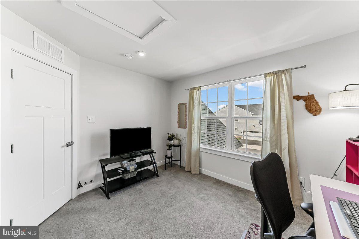 215 Sloan Drive photo 24