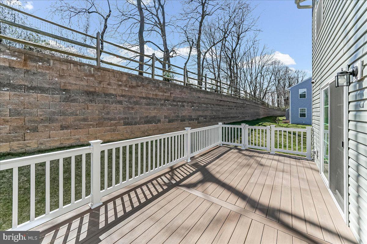 215 Sloan Drive photo 28