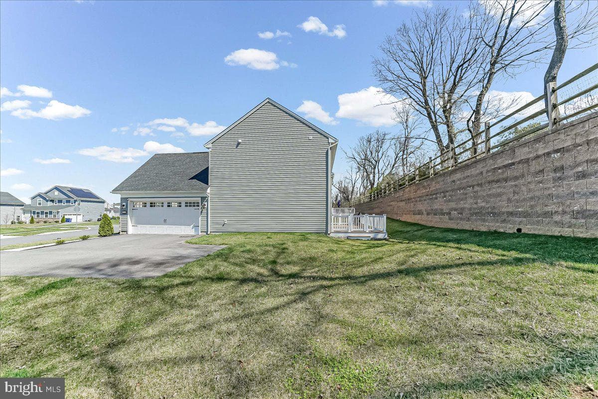 215 Sloan Drive photo 29