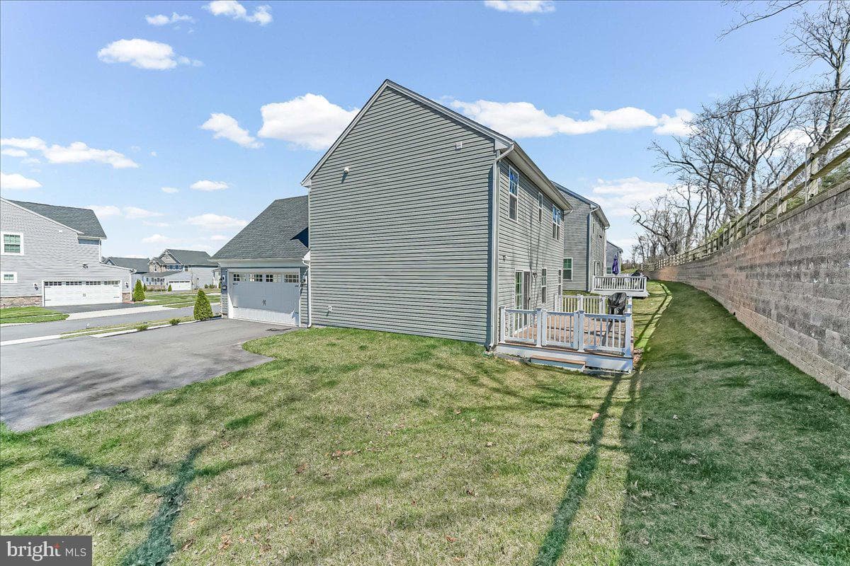 215 Sloan Drive photo 31