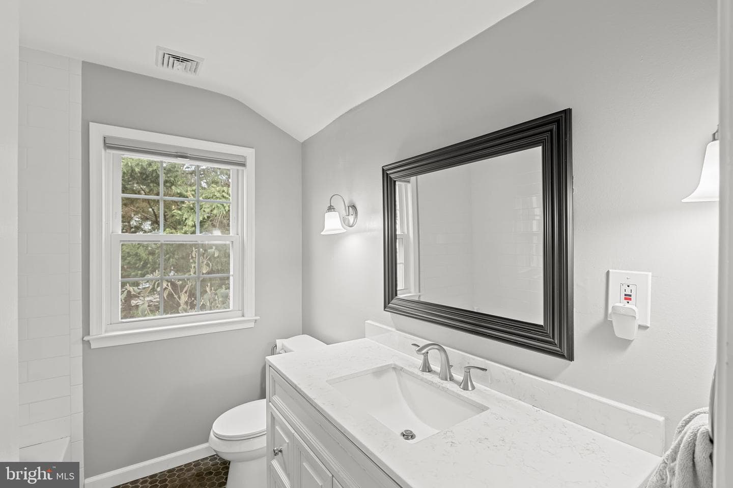 237 Waterloo Avenue photo 44