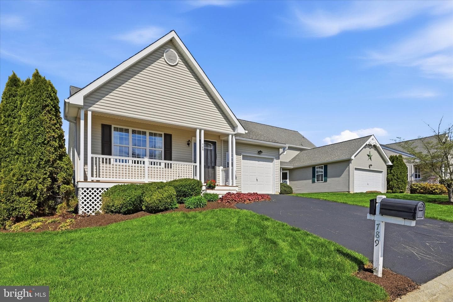 789 W Glenview Drive