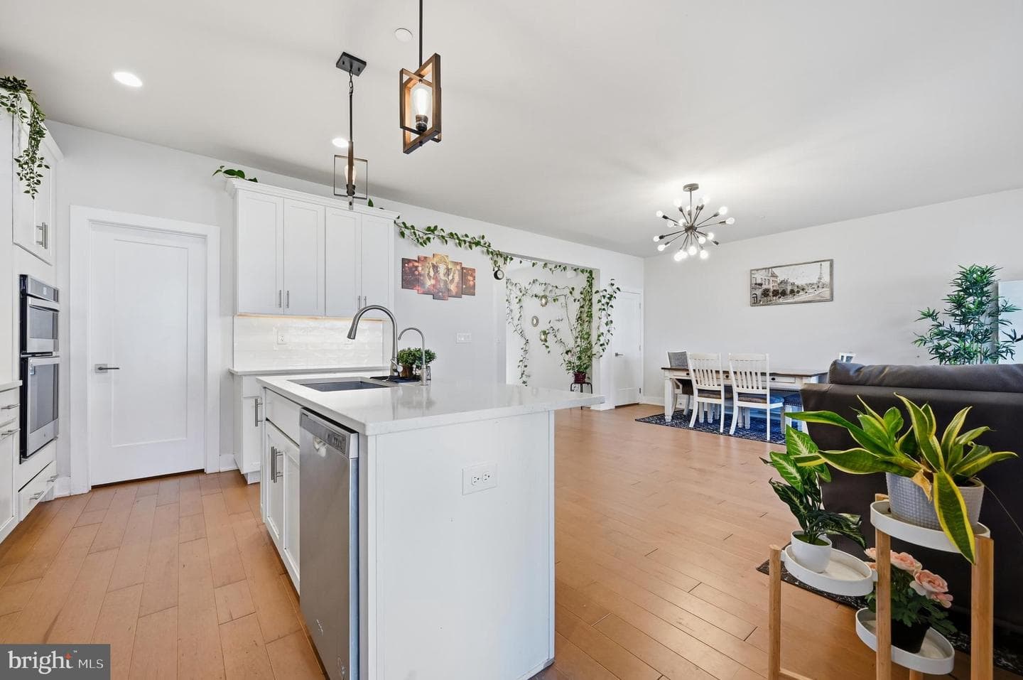 253 Iris Lane photo 12