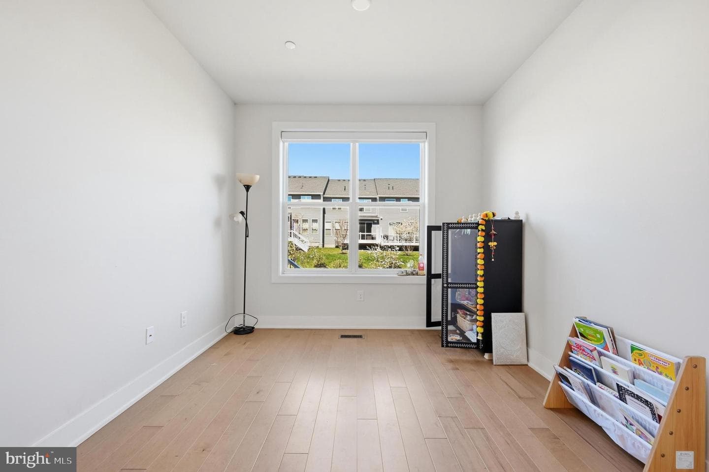 253 Iris Lane photo 15