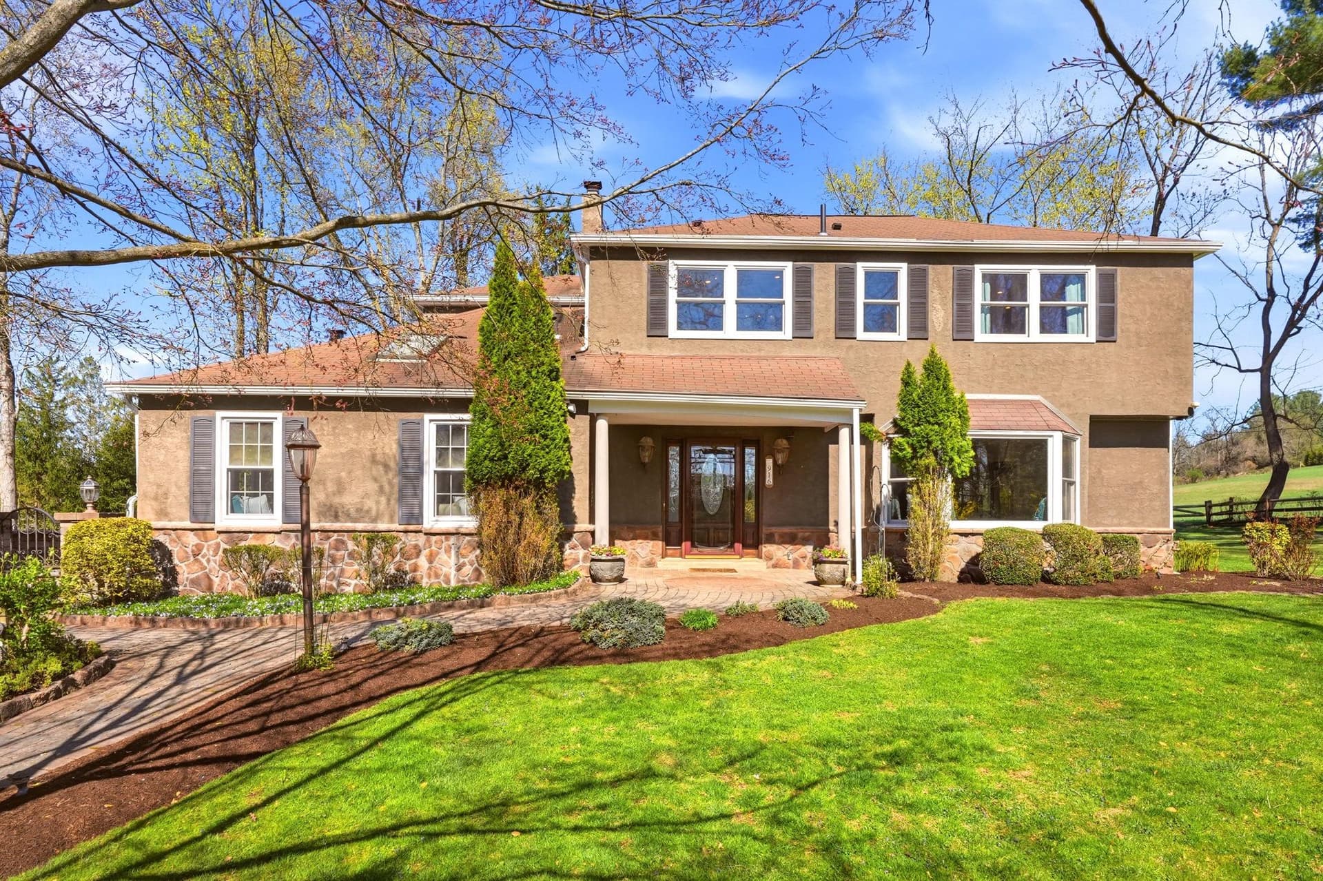 916 General Howe Drive