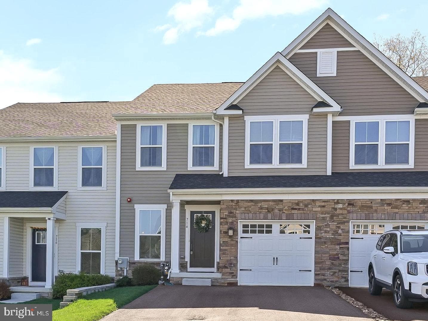 714 Cascade Way photo 1