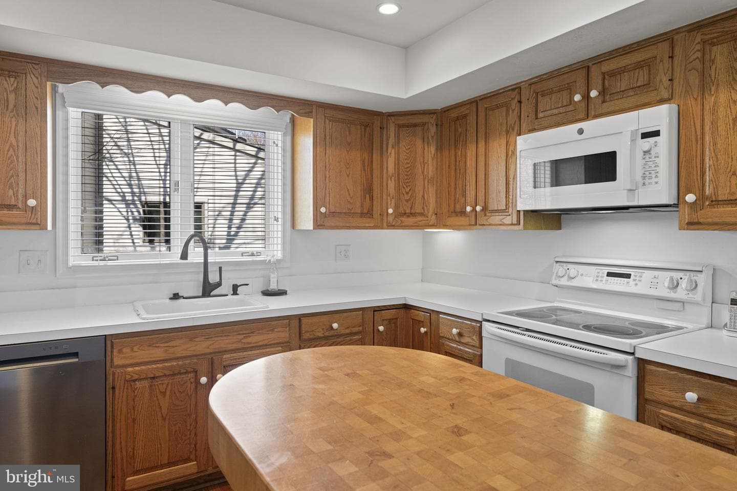 483 Eaton Way photo 11