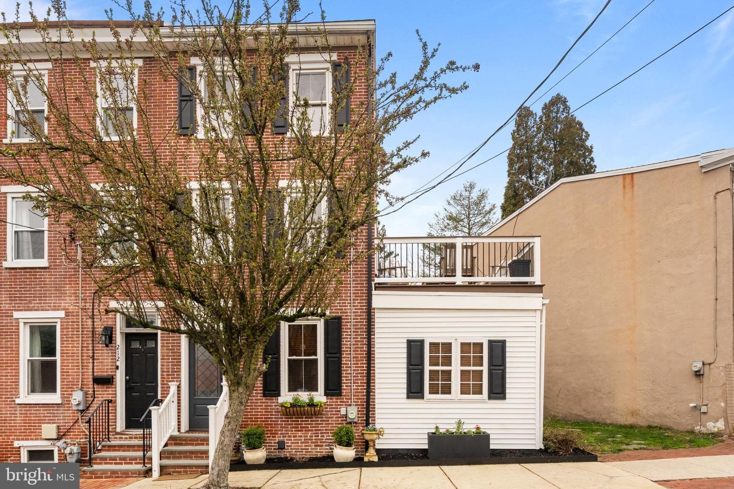 214 N Franklin Street photo 4