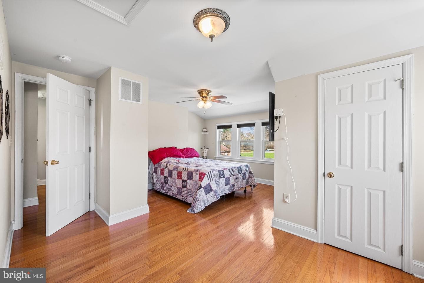 1356 S Hanover Street photo 20