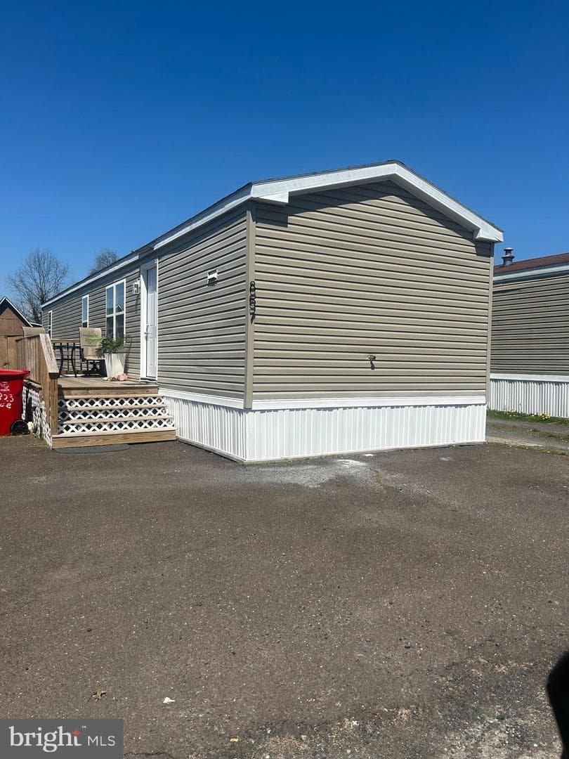 857 Buttonwood Ave photo 10