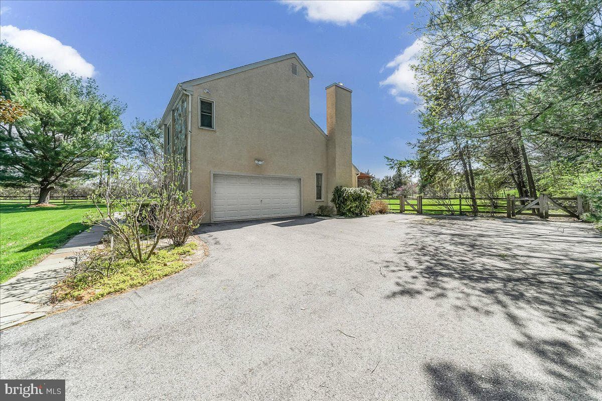 100 Chapel Drive photo 43