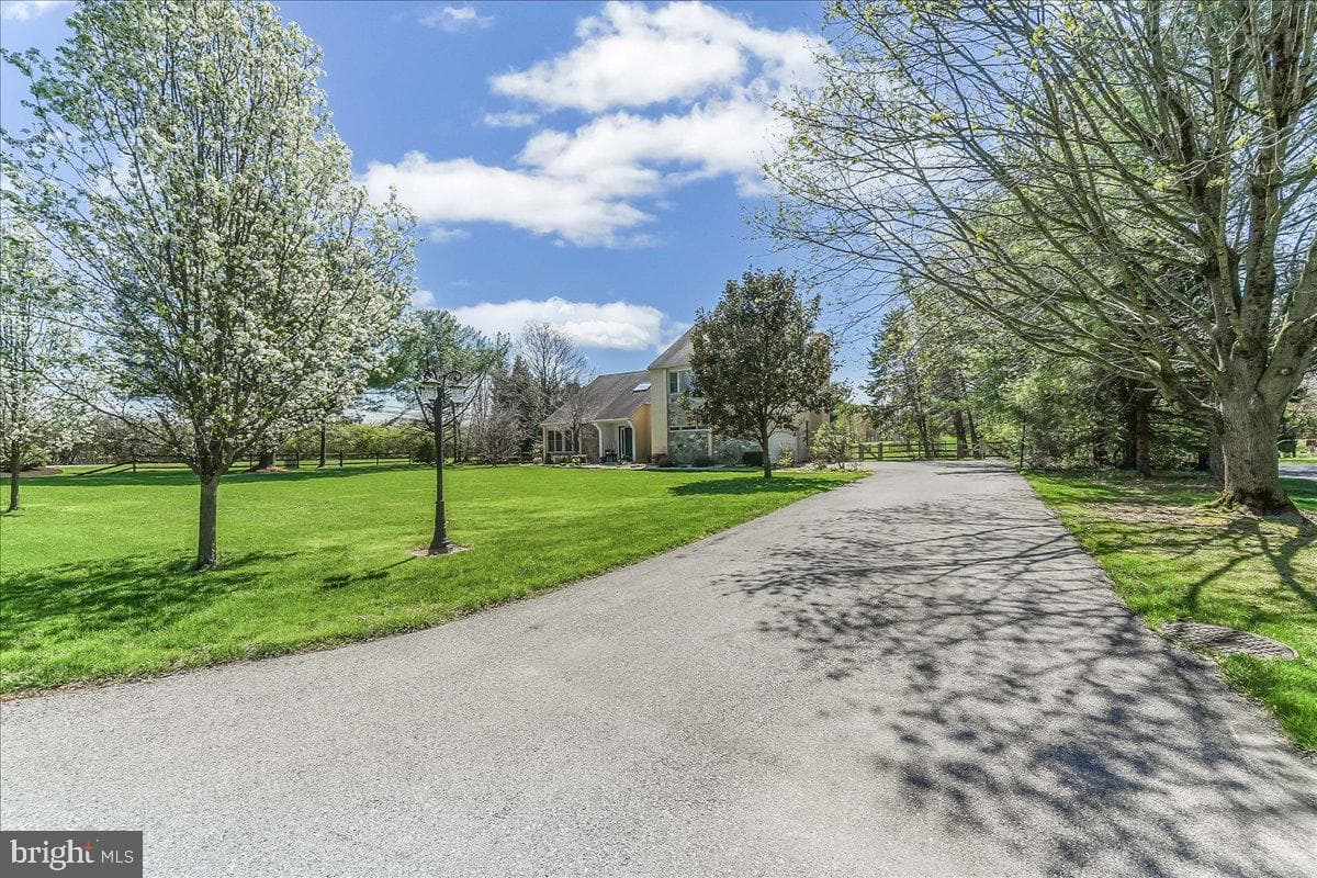 100 Chapel Drive photo 48