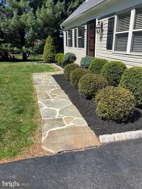 912 Greenwood Circle photo 3
