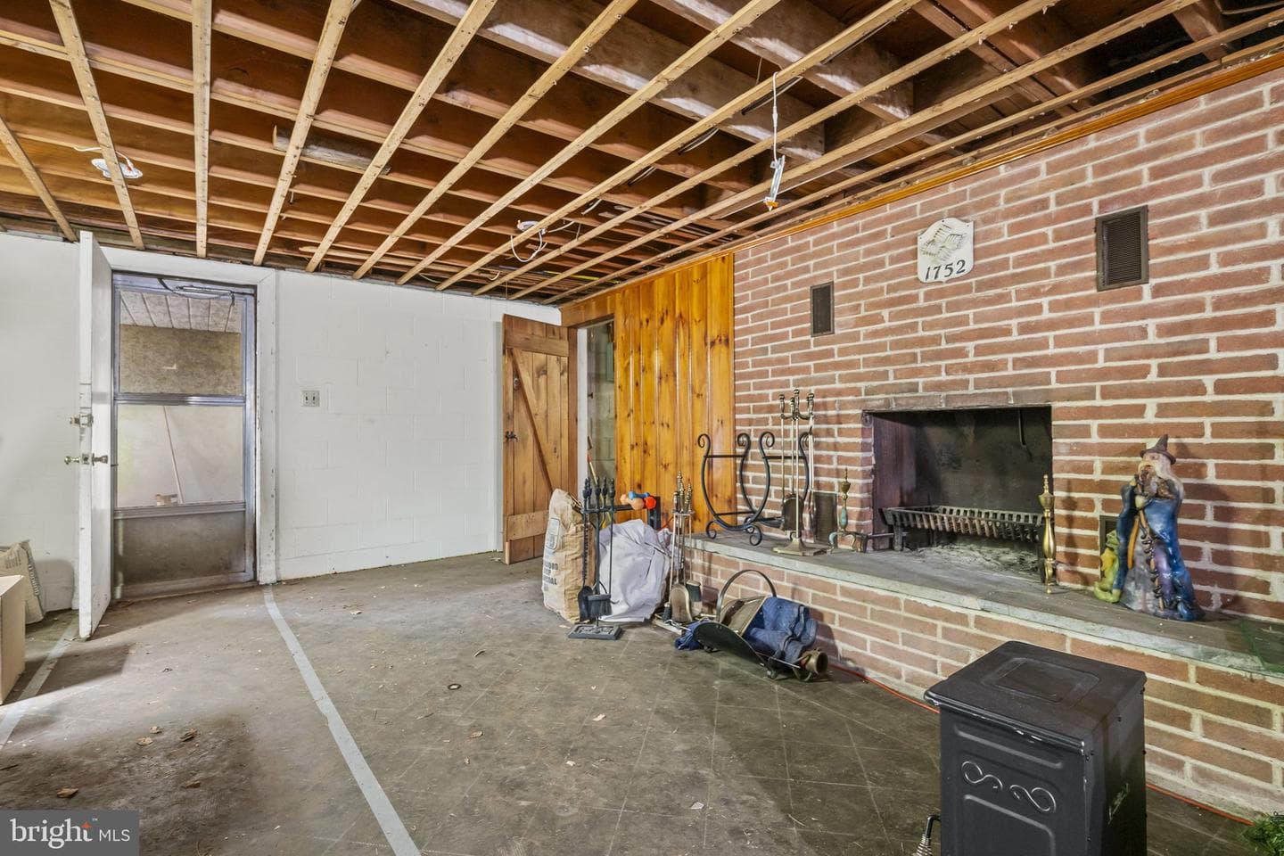 819 W Miner Street photo 24
