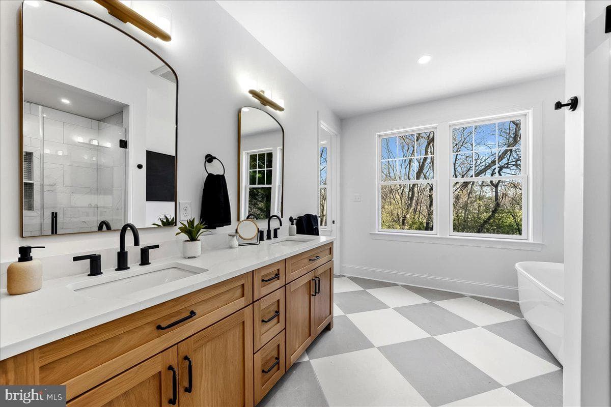 102 Knoxlyn Farm Drive photo 4