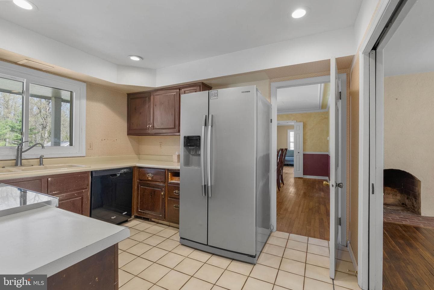 150 Continental Dr photo 13