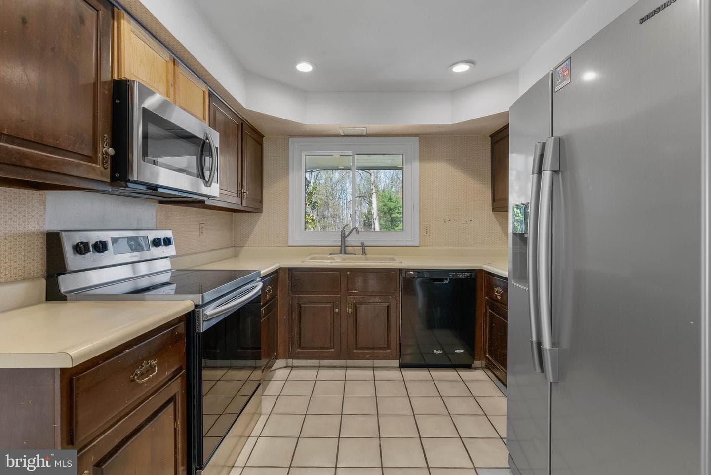 150 Continental Dr photo 14