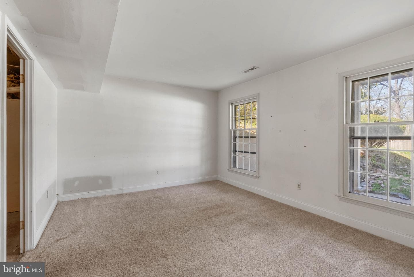 150 Continental Dr photo 23