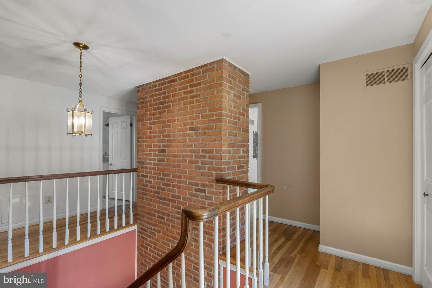 150 Continental Dr photo 25