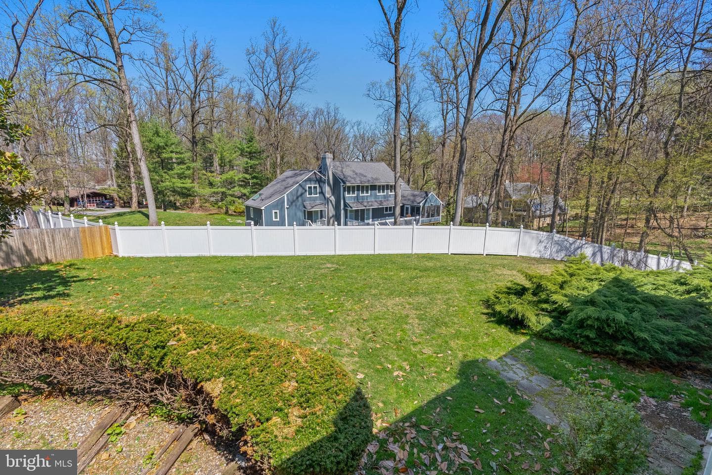 150 Continental Dr photo 36