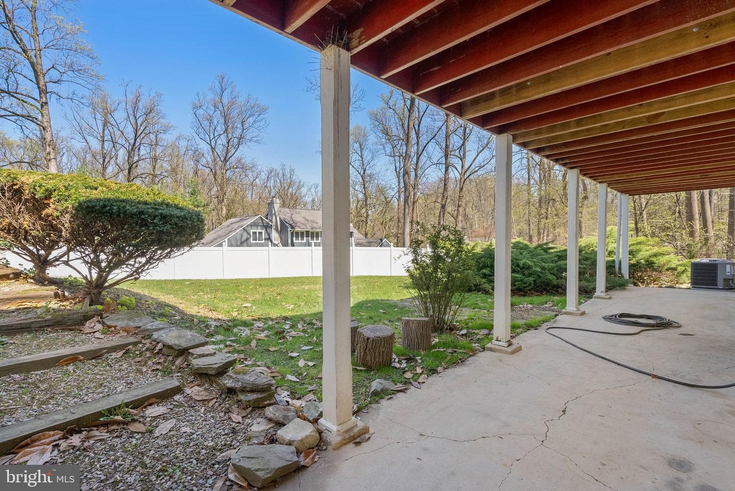 150 Continental Dr photo 39