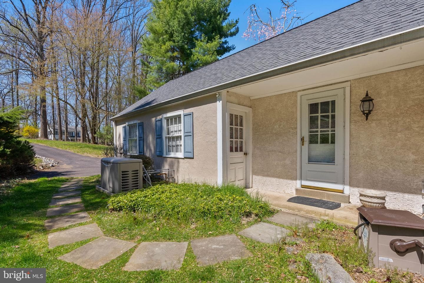 150 Continental Dr photo 4
