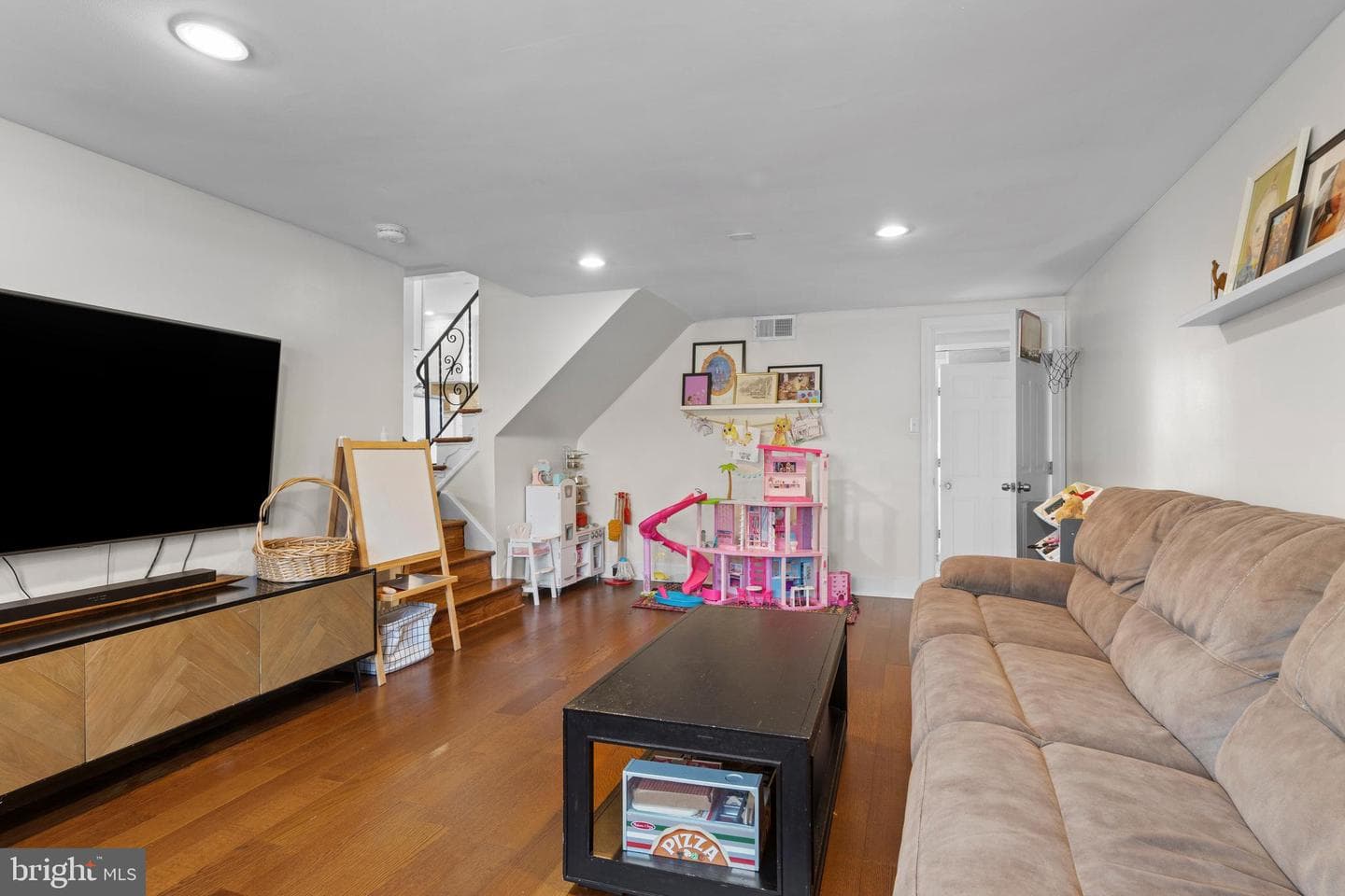 502 Ridge Avenue photo 44
