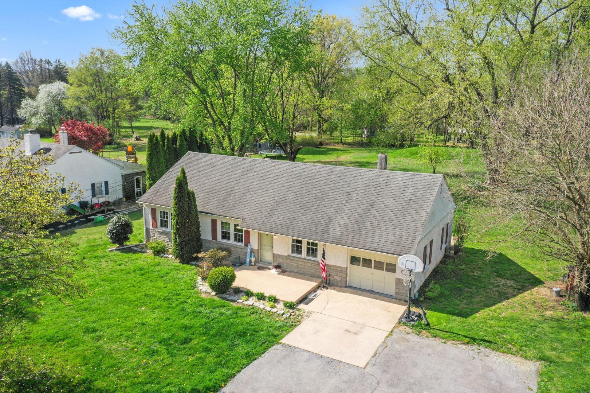 1416 Horseshoe Pike photo 2