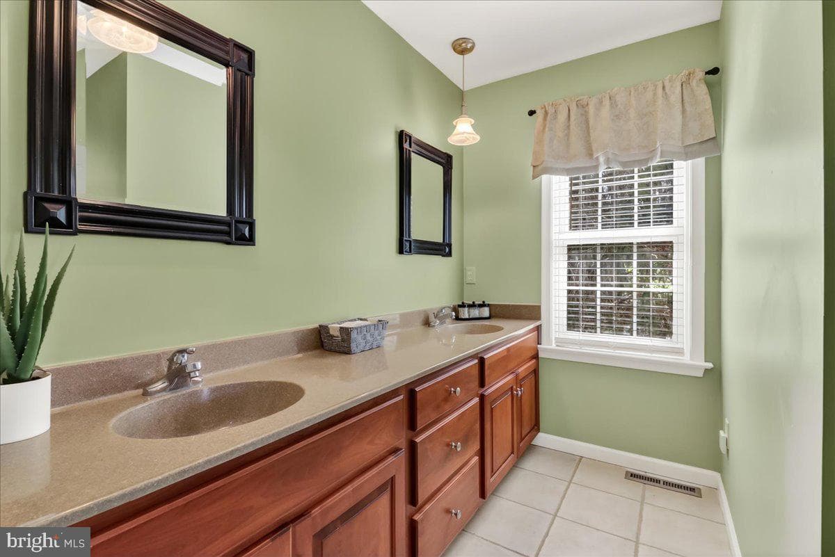 2 Parkside Drive photo 16