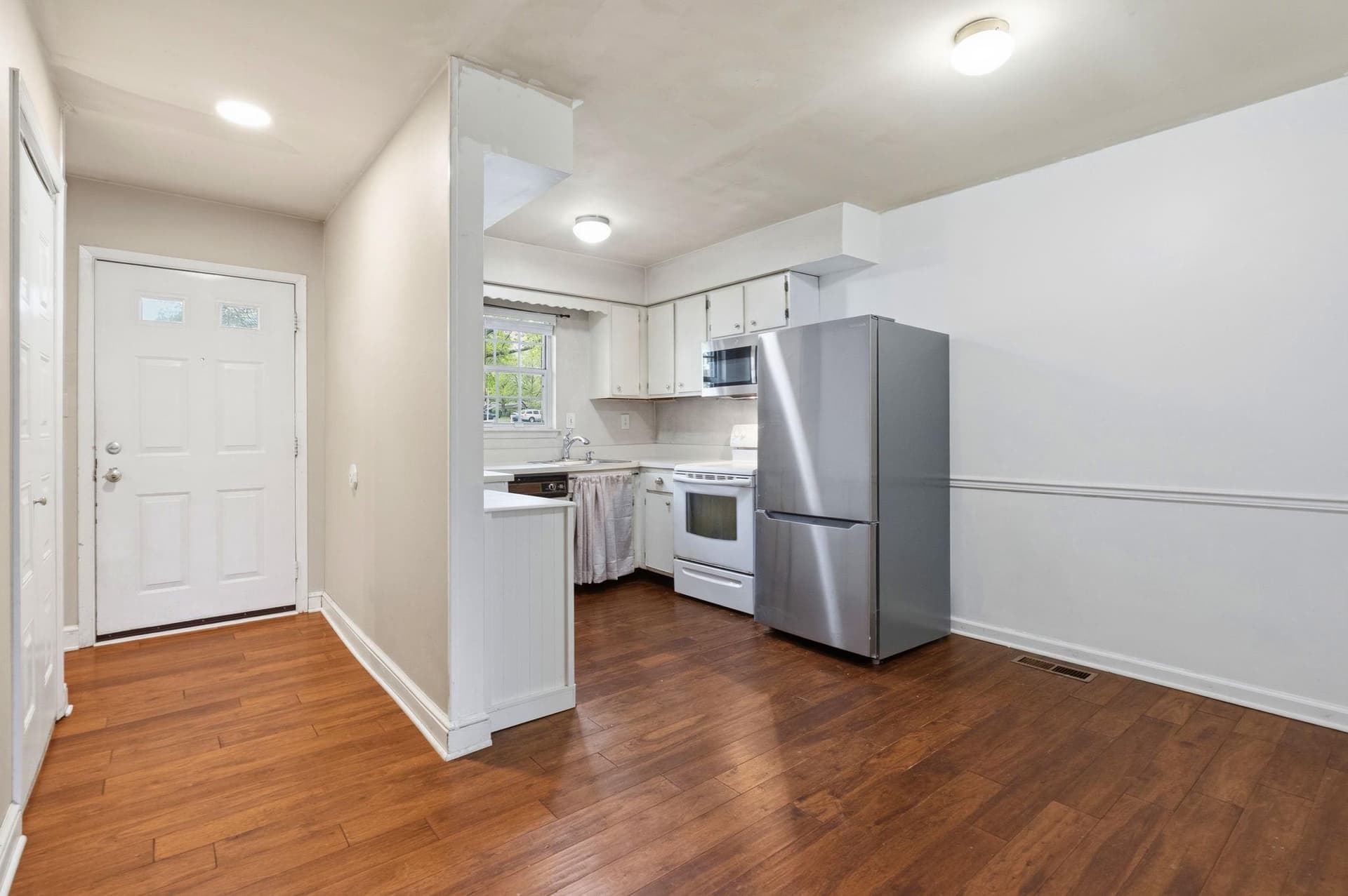 262 Carlyn Court photo 14