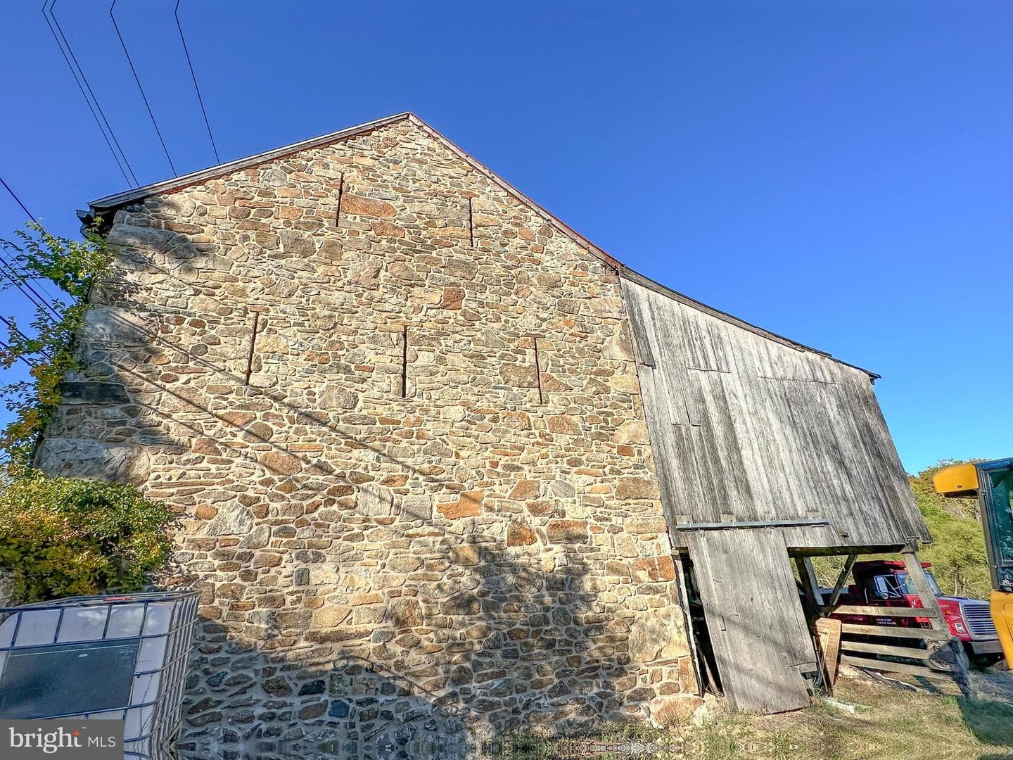 260 Moore Rd photo 7