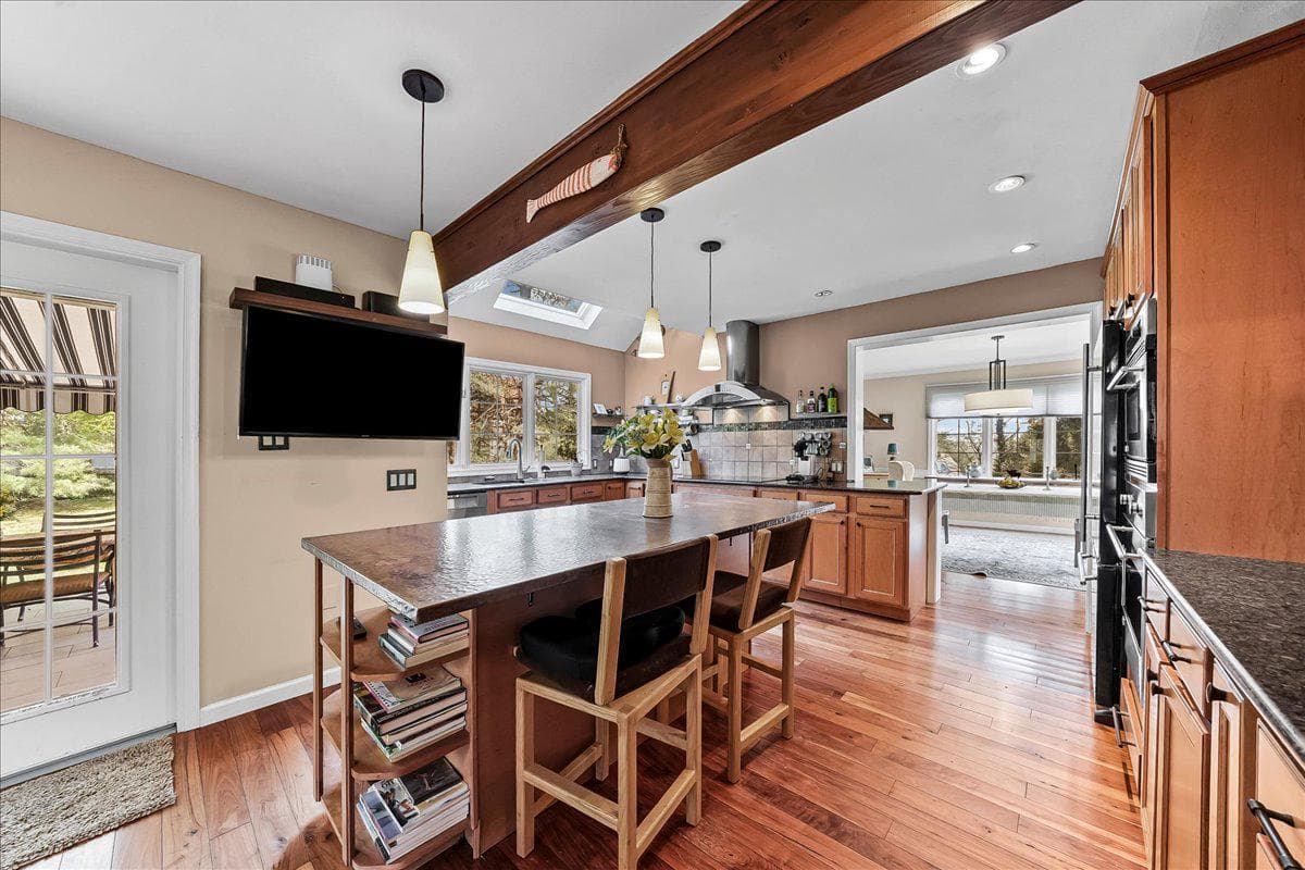 623 S Waterloo Road photo 12
