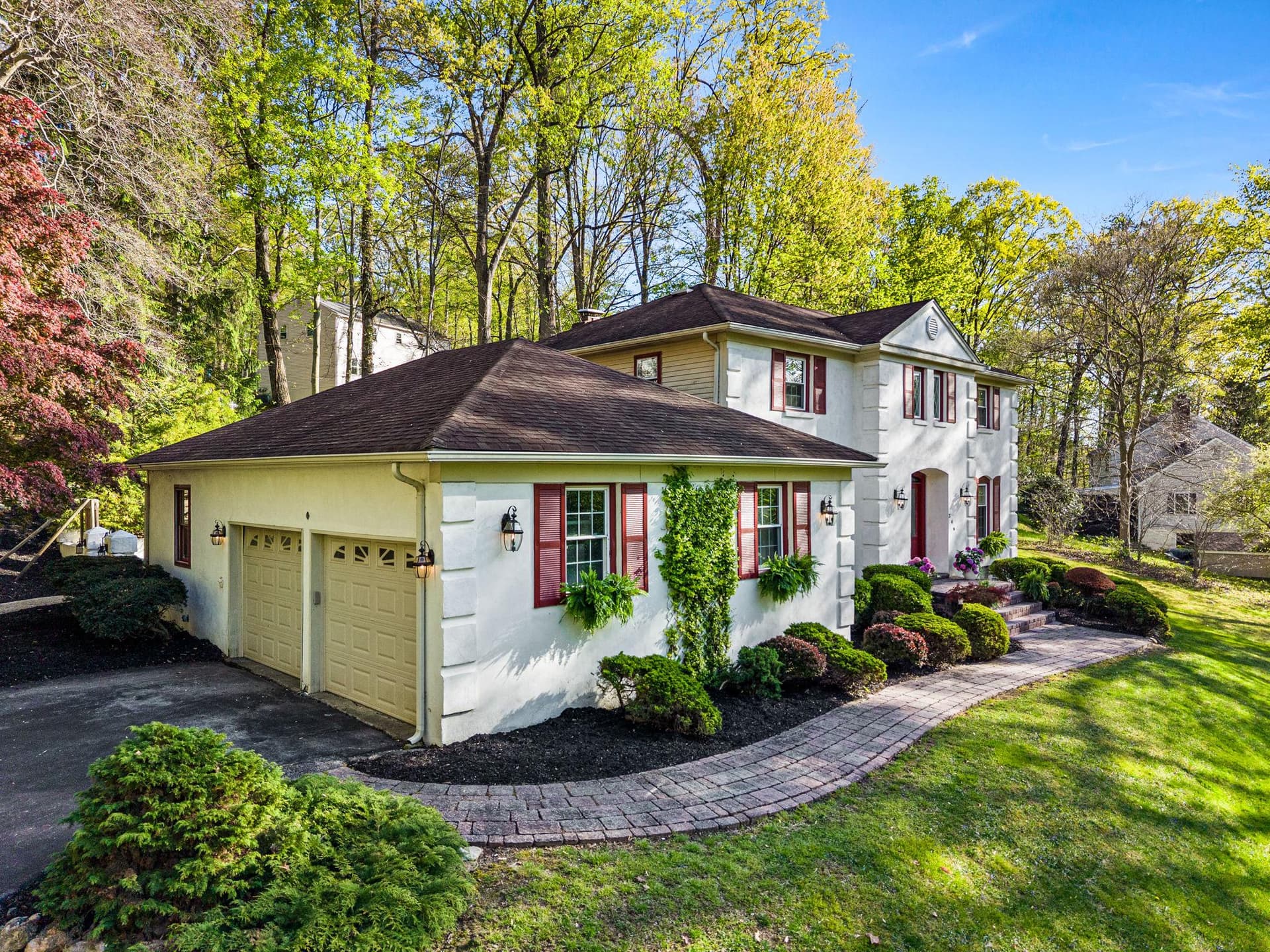 346 N Woodmont Drive