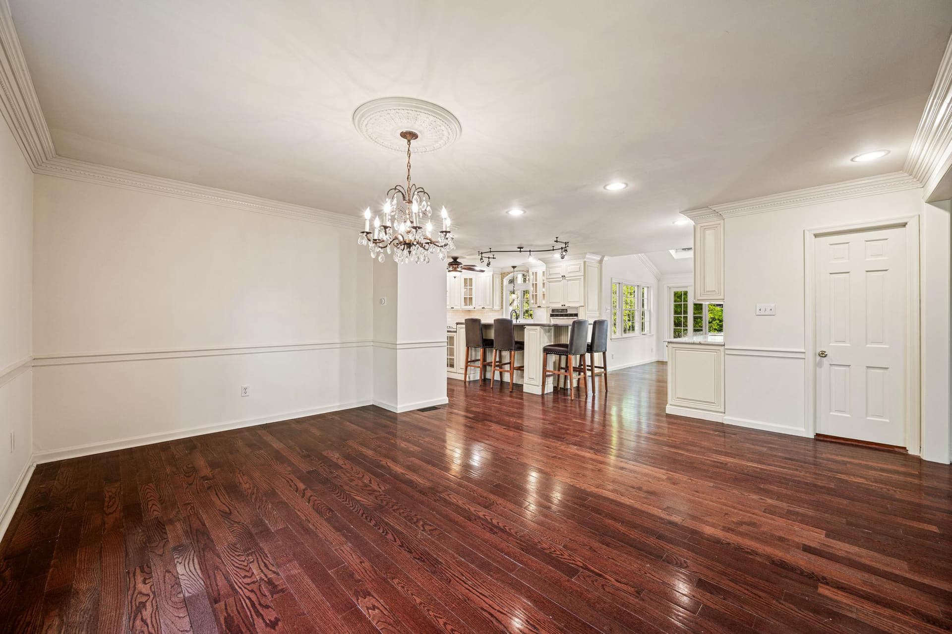 346 N Woodmont Drive photo 10
