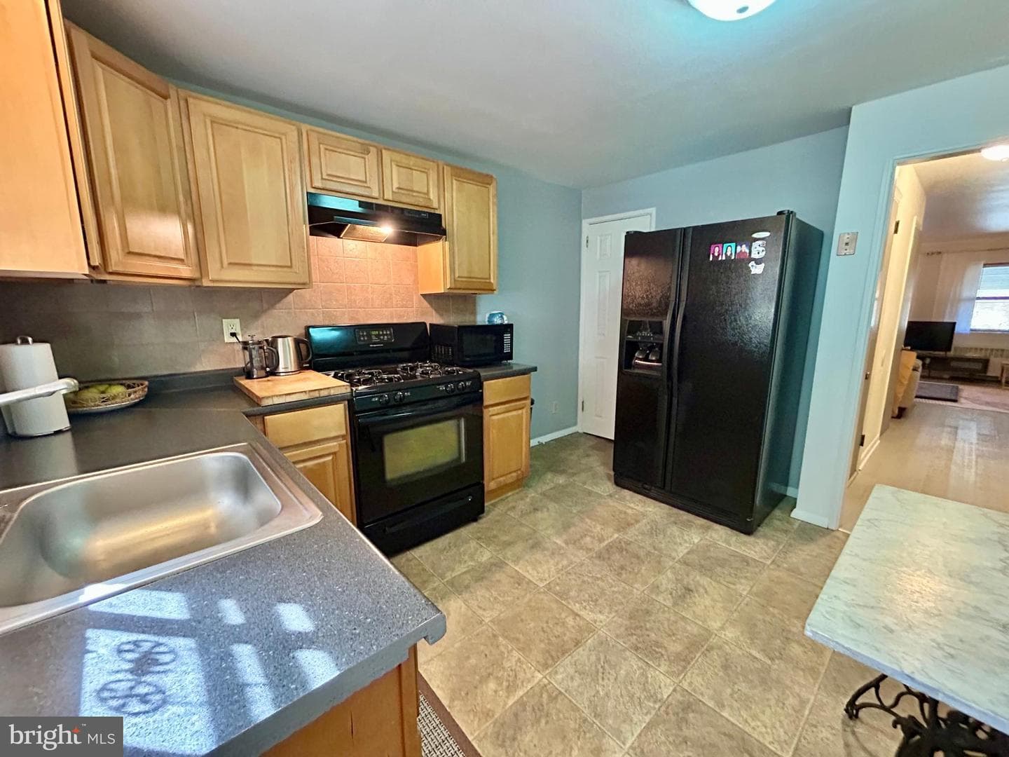 898 Woodlawn Avenue photo 6
