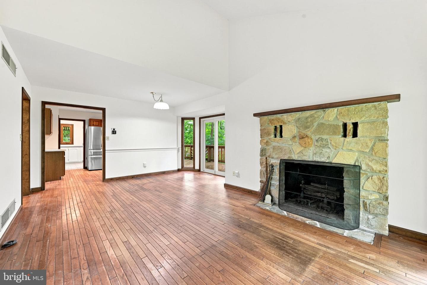1672 Suzanne Drive photo 12