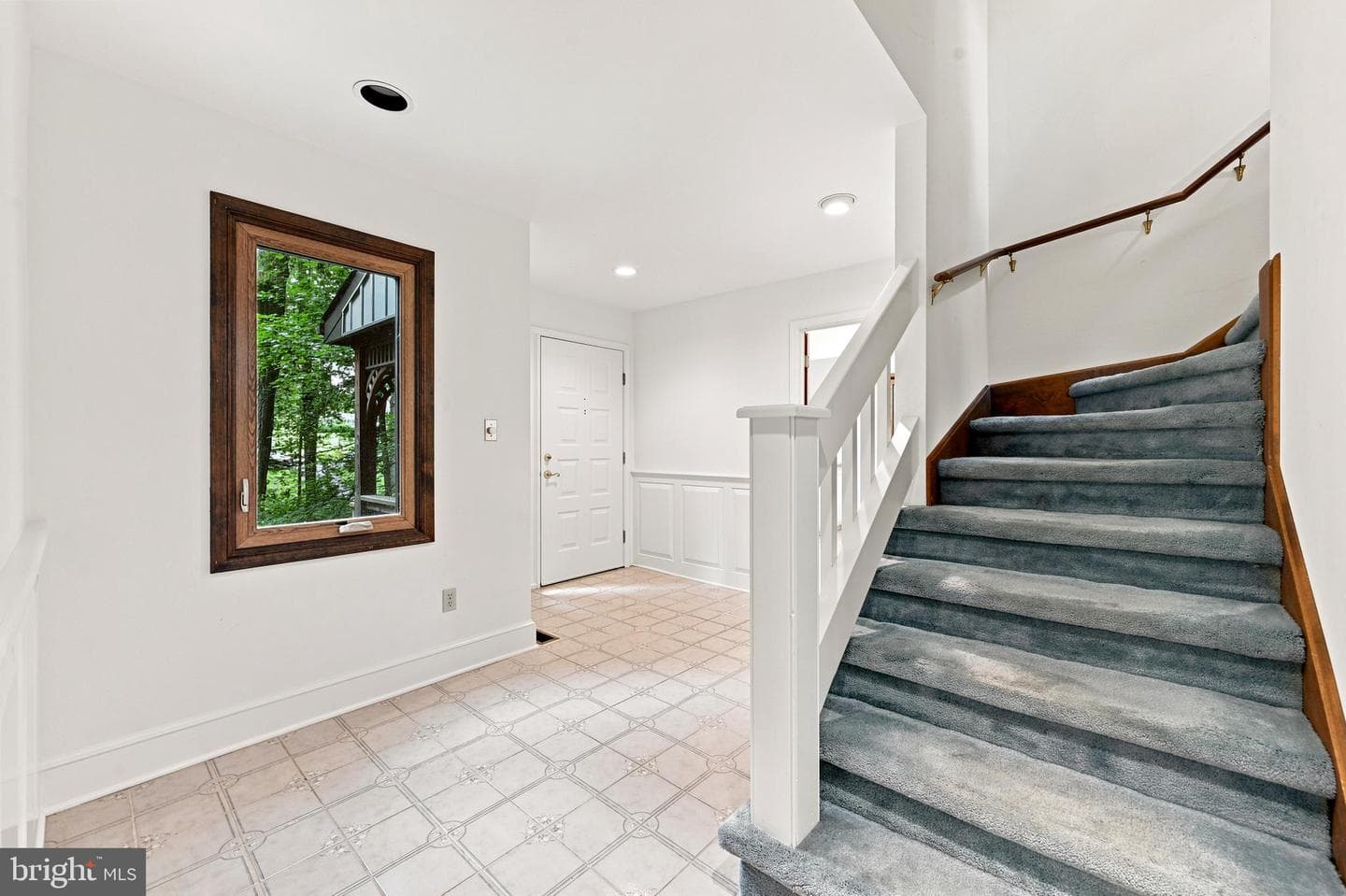 1672 Suzanne Drive photo 3