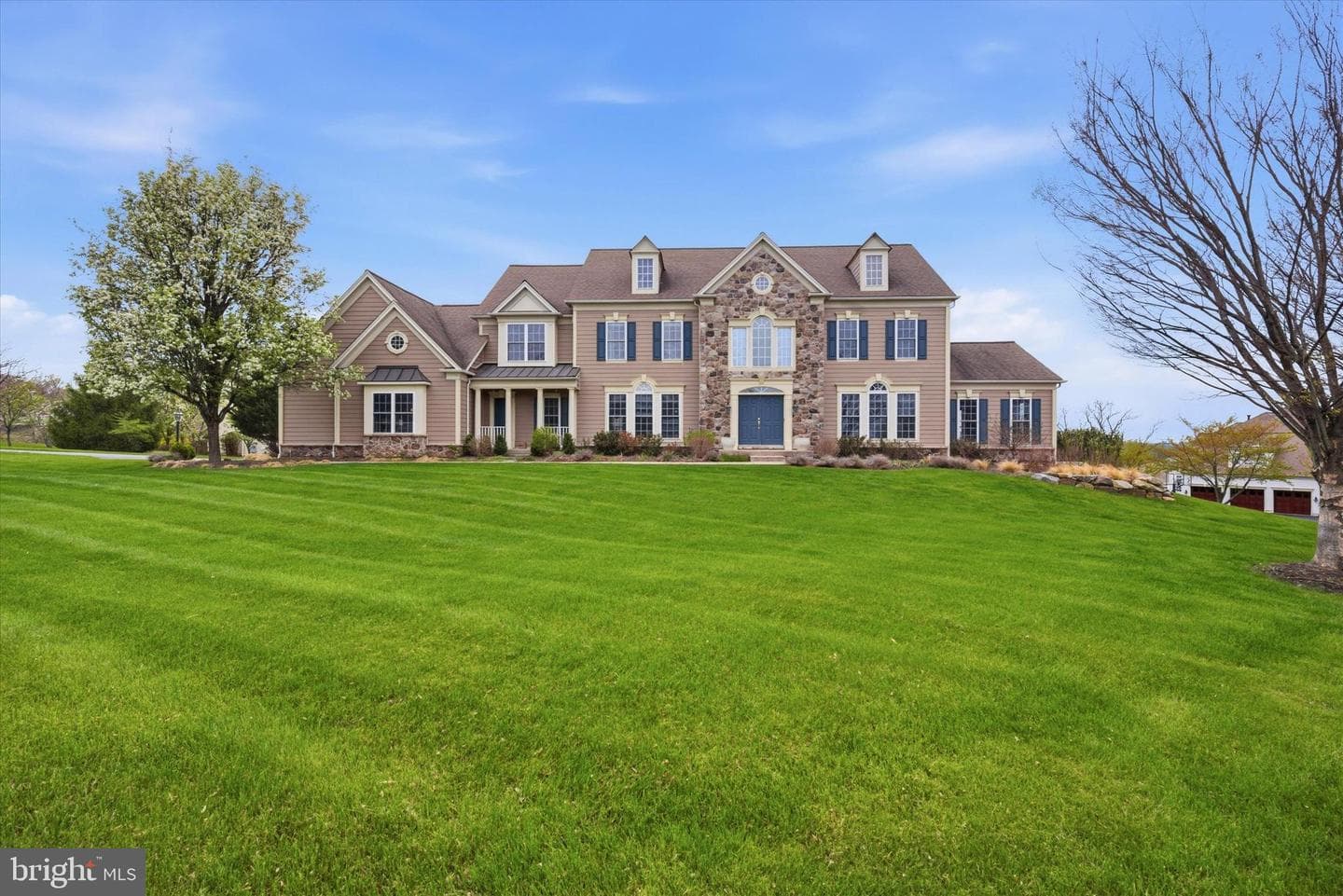 8 Deerfield Drive photo 1